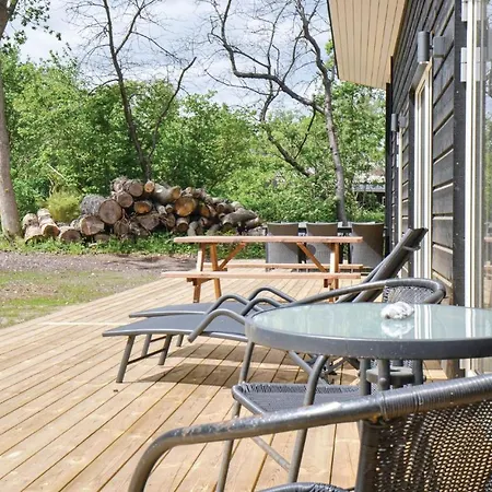 Three-bedroom Holiday In Casa vacanze