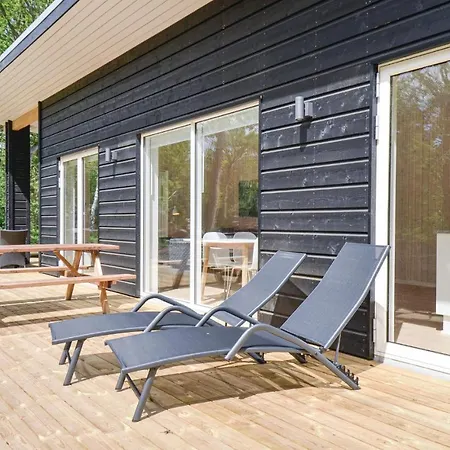 Three-bedroom Holiday In Casa vacanze